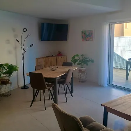 Ayapi - Neuf 3 Etoiles Avec Terrasse Et Jardin - Bord De Apartment *